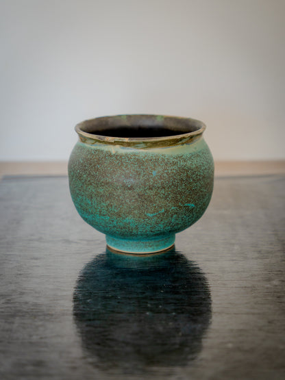 A quiet balance between earth and glaze