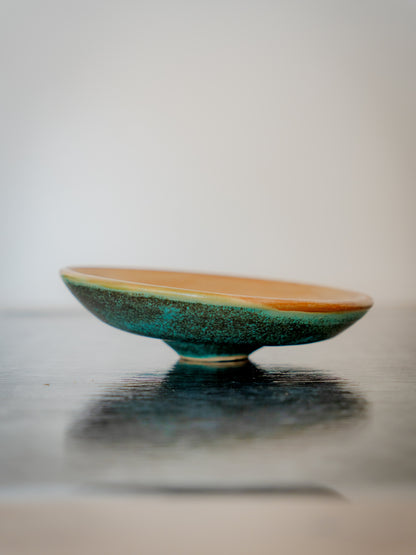 A quiet balance between earth and glaze